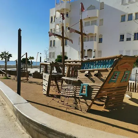 Seaflower - Cosy, Family Friendly 50m From The Appartement Quarteira