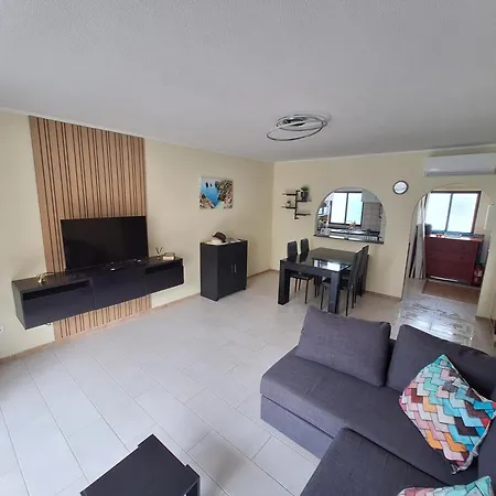 Seaflower - Cosy, Family Friendly 50m From The Quarteira